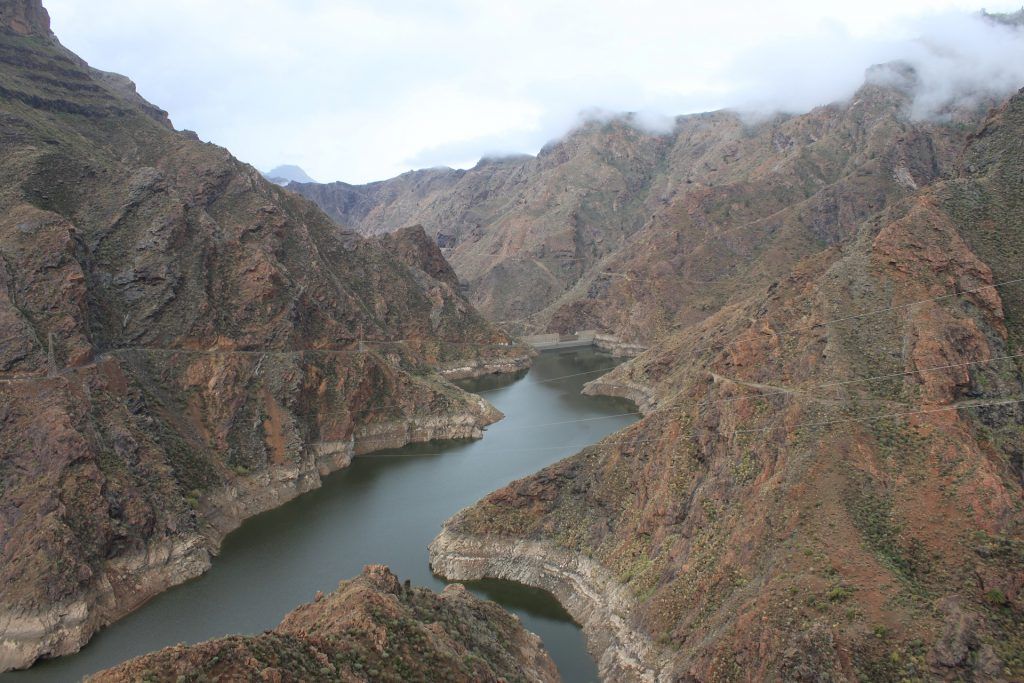 Gut versteckt in den Bergen: der Stausee auf Gran Canaria. Foto: Pixabay