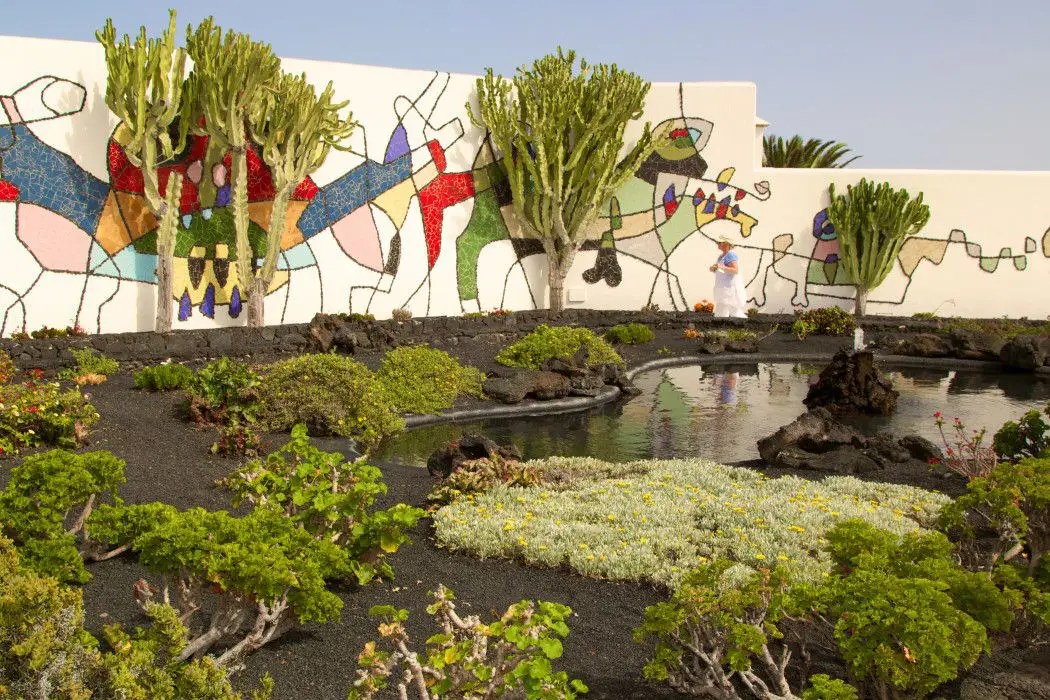 César-Manrique-Route auf Lanzarote: meine Stationen zwischen Lava, Kunst und Architektur 1 Räume der Fundación César Manrique in Lavablasen auf Lanzarote