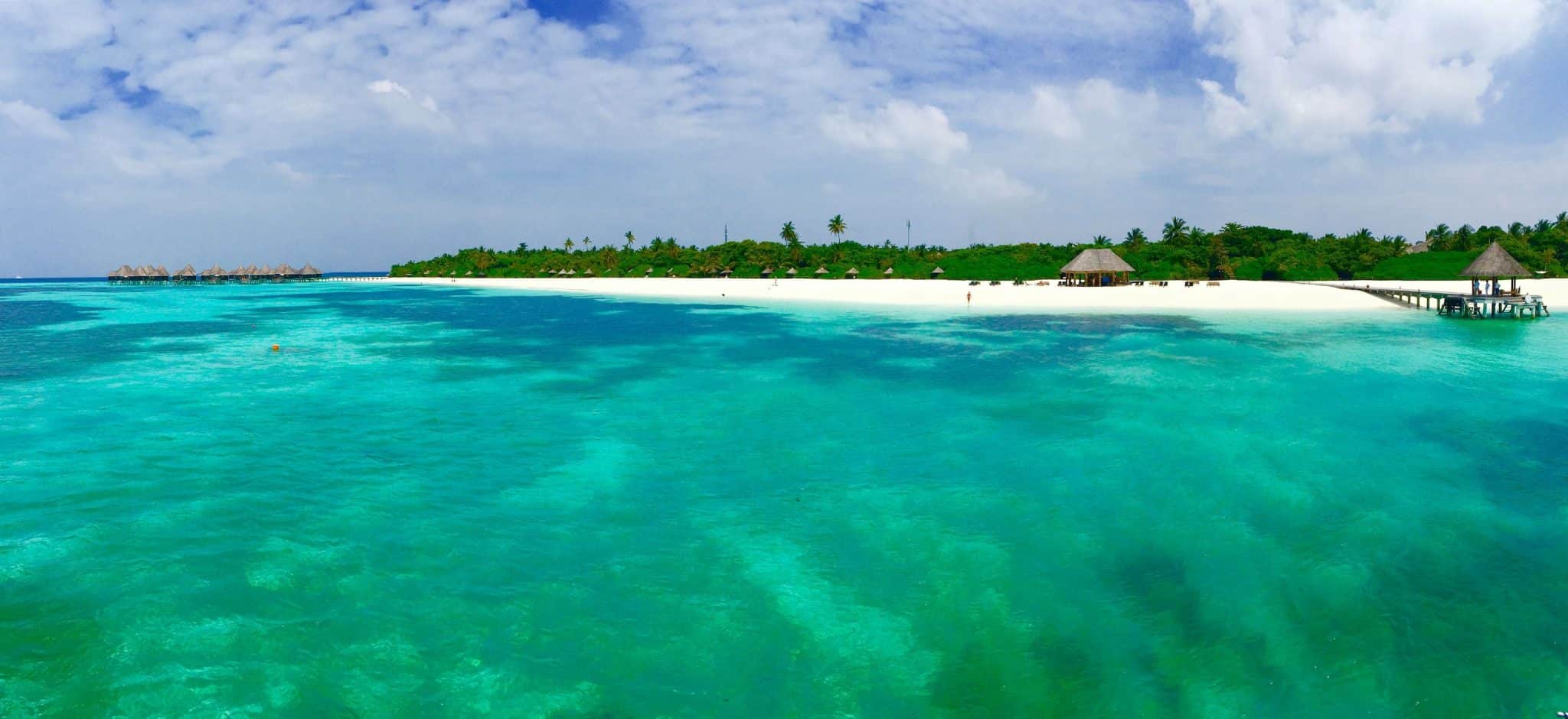 Resortinsel auf den Malediven – die Hotels und Resorts im Inselstaat gehören zu den schönsten auf der ganzen Welt. 