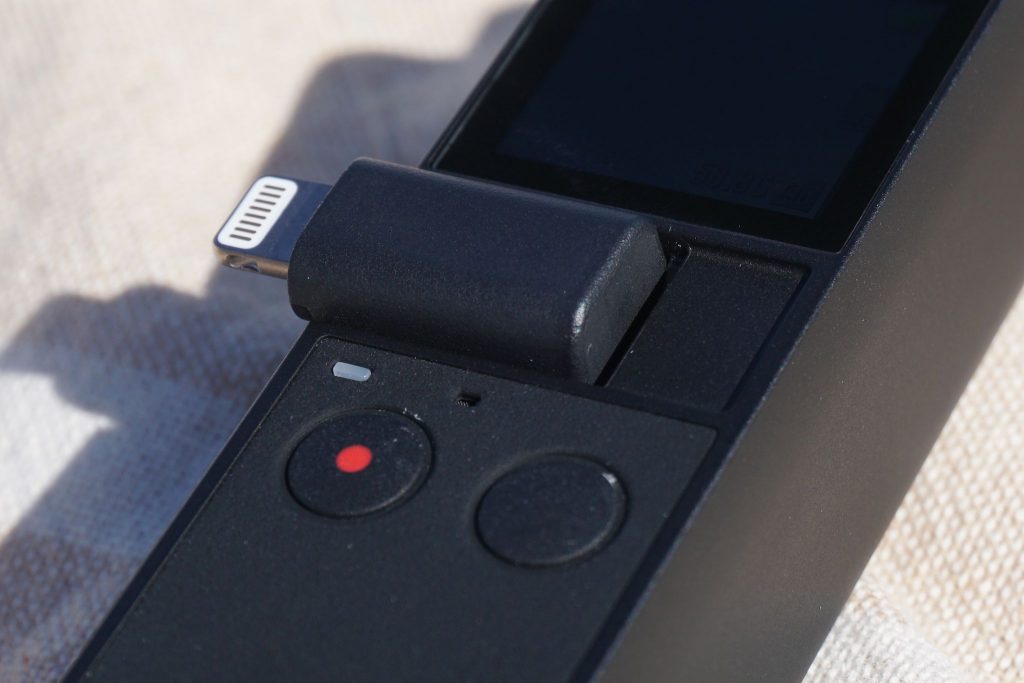 DJI Osmo Pocket Test – Was kann der Mini-Stabilizer? 5 Lightning- und USB-C-Adapter sind im Paket dabei – MicroUSB muss separat bestellt werden. Foto: Sascha Tegtmeyer