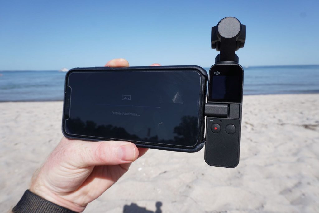 DJI Osmo Pocket Test – Was kann der Mini-Stabilizer? 10 Angedockt an ein iPhone lässt sich der Osmo Pocket direkt über das Smartphone steuern – und die Bilder werden sofort übertragen. Foto: Sascha Tegtmeyer