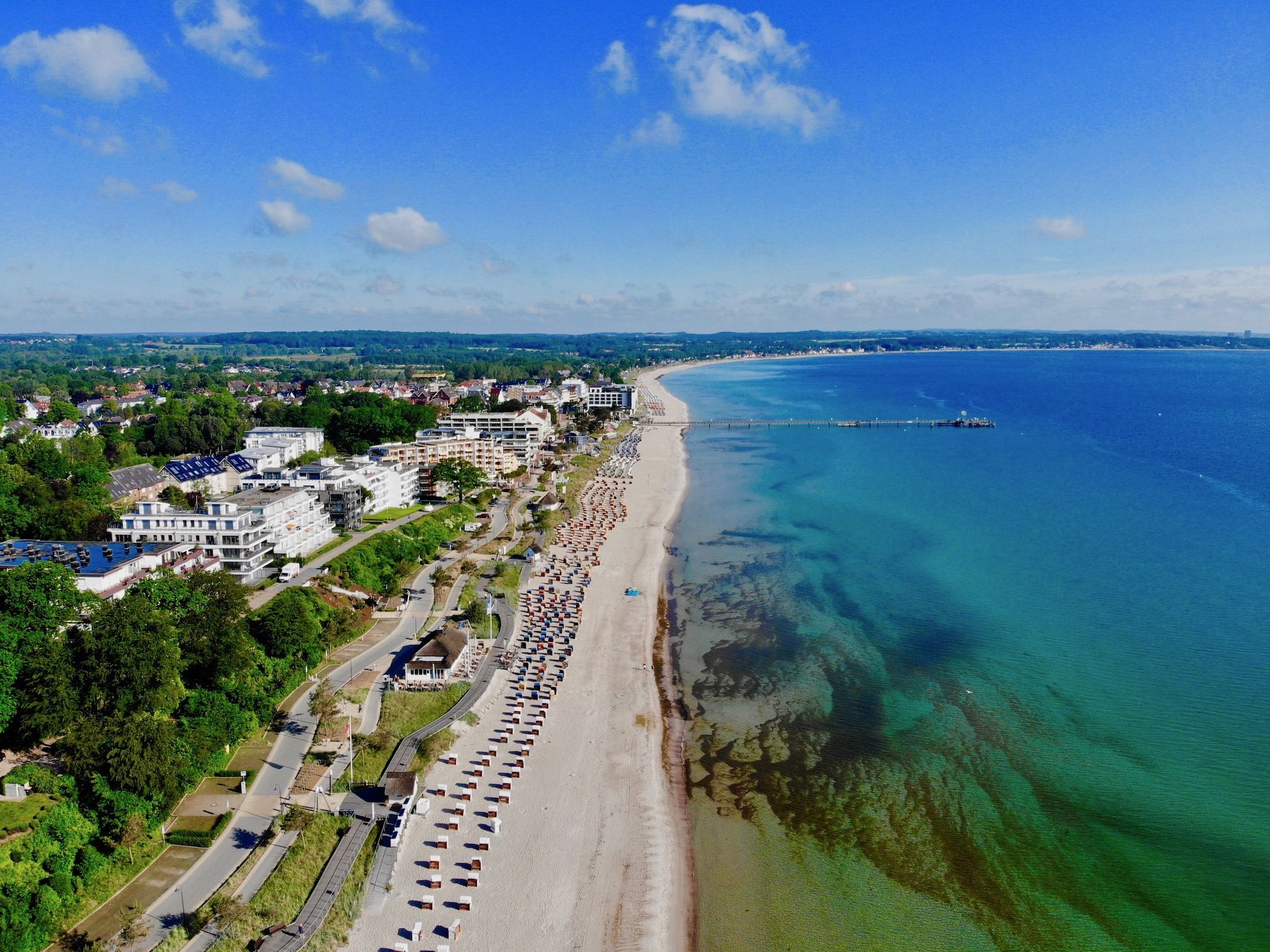 Sommerlicher Strand in Scharbeutz an der Ostsee
