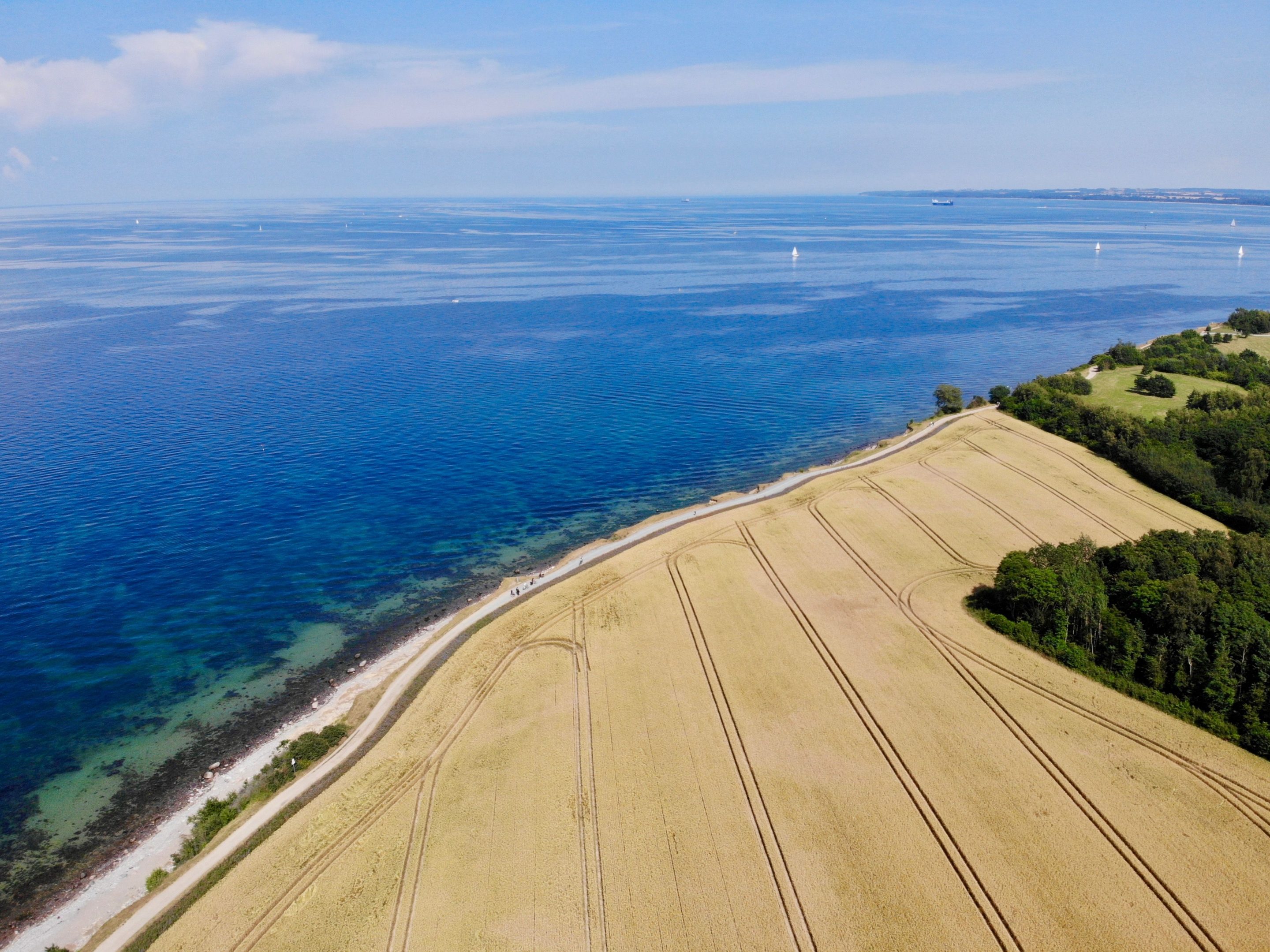 Rund um Timmendorfer Strand gibt es einige Orte, an denen Ihr mit Eurer Drohne fliegen könnt. 