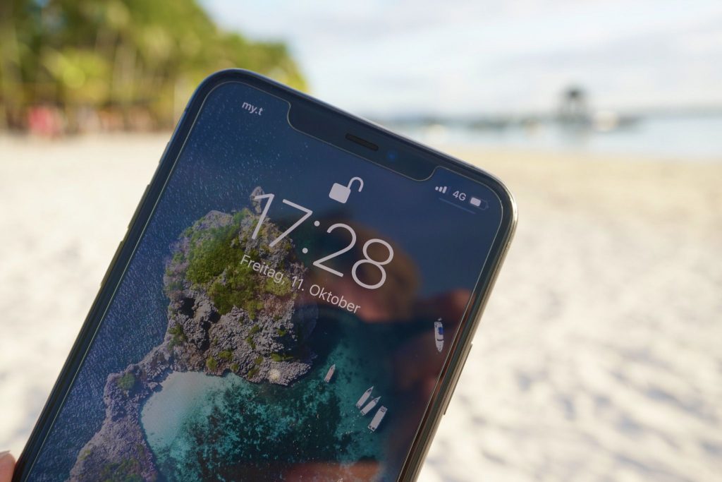 Die Vorderseite des iPhone 11 Pro Max ist praktisch identisch mit dem Vorgängermodell iPhone XS (Max). Foto: Sascha Tegtmeyer