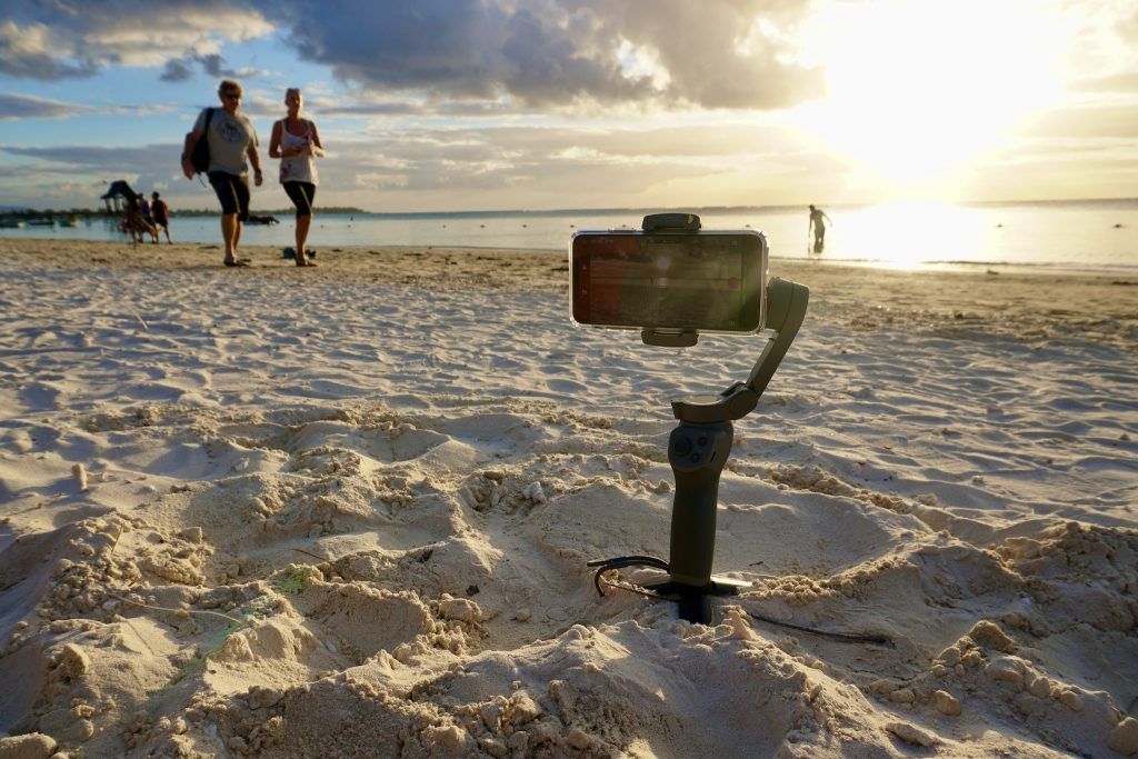 Im Kombination mit einem Smartphone-Gimbal zur Stabilisierung macht das iPhone 11 Pro nicht nur gestochen scharfe Videos – sie sind dann auch wackelfrei. Foto: Sascha Tegtmeyer