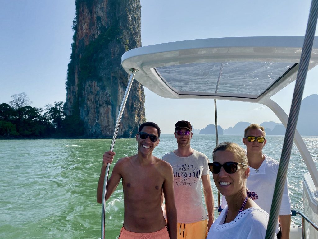 Das Crew-Building auf einem Segeltörn geht erstaunlich schnell – schon nach kürzester Zeit werden wird aus Fremden ein Team. Foto: Sascha Tegtmeyer