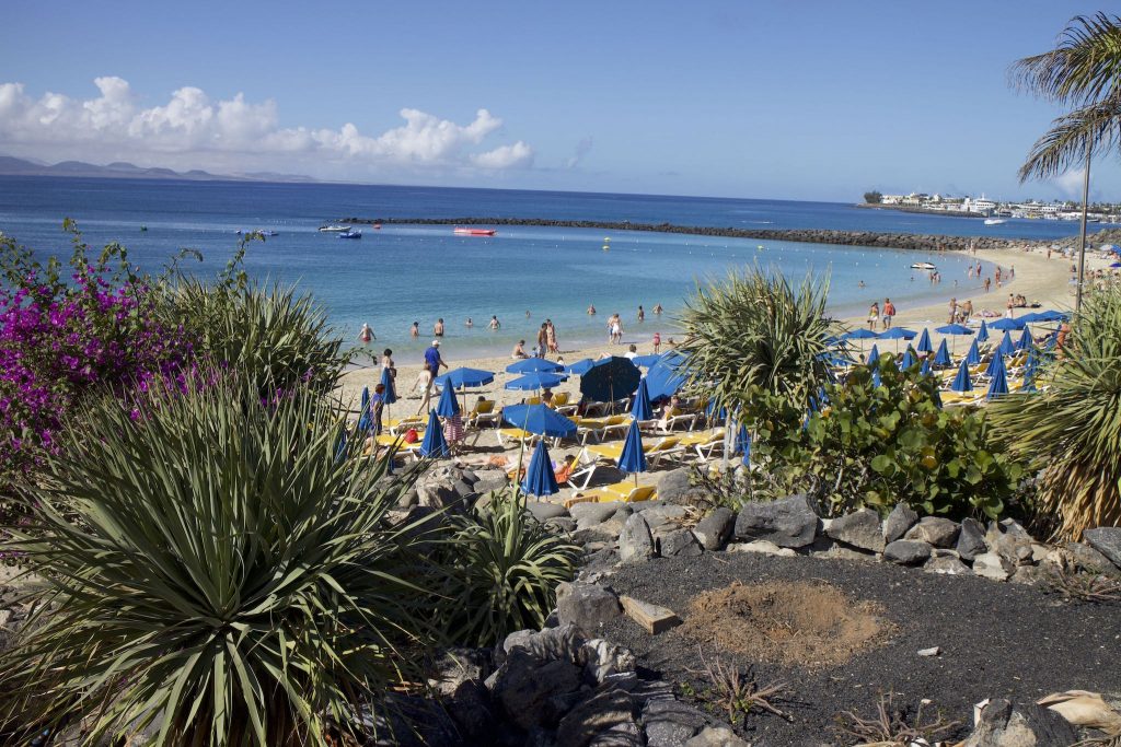 Strand in Playa Blanca: Ich habe mir die Insel überall angeschaut und möchte meine Lanzarote-Erfahrungen mit dir teilen. Foto: Sascha Tegtmeyer