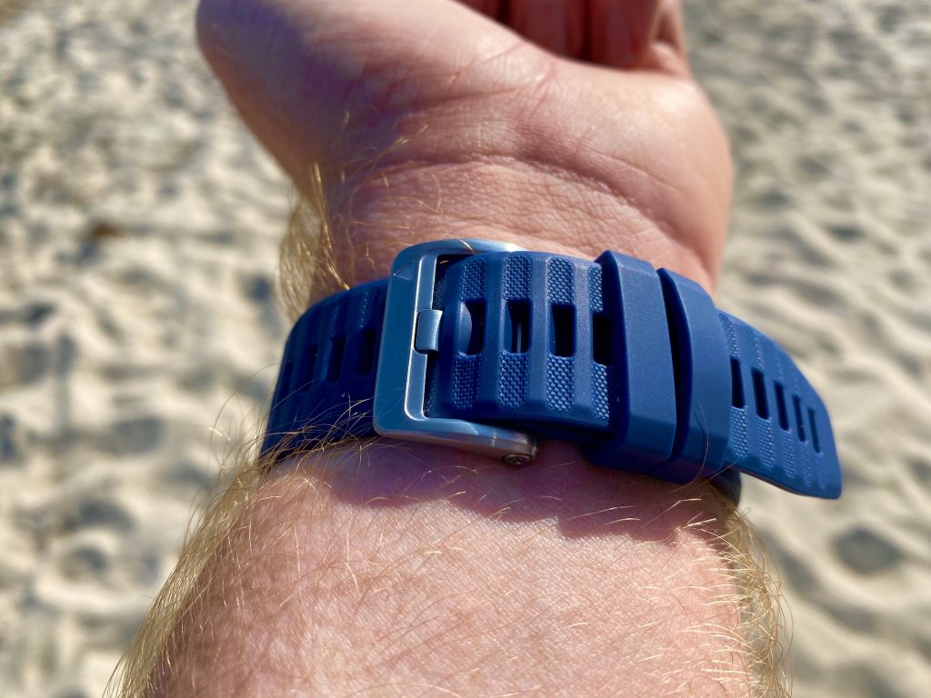 Das Material des Silikonarmbands an meiner Garmin quatix 6 ist genau richtig – nicht zu fest und nicht zu labbrig. Foto: Sascha Tegtmeyer