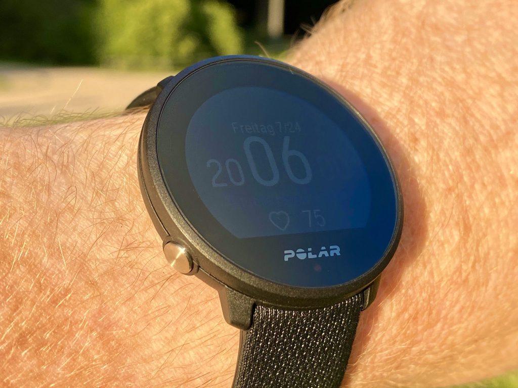 Polar Unite Test: Das Display der Sportuhr ist auch bei Sonneneinstrahlung leicht ablesbar. Foto: Sascha Tegtmeyer