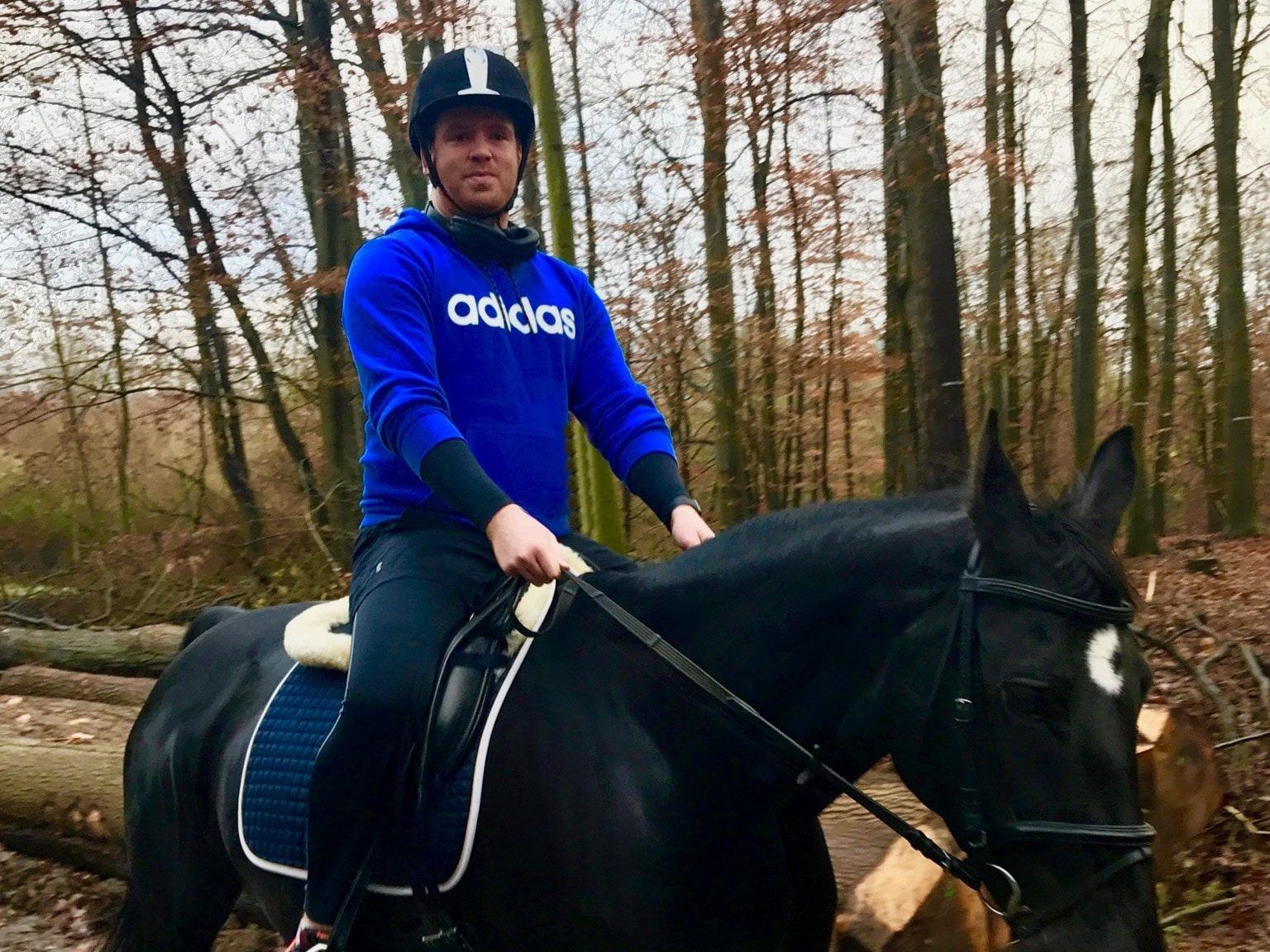 Beim Reiten im Wald hatten wir die Apple Watch 2 mit Runtastic dabei: Wie gut schlägt sich die Kombination wirklich? 