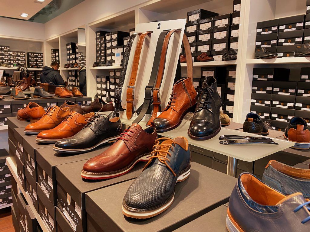 Handgemachte Lederwaren – im Designer Outlet Soltau kannst Du in zahlreichen Stores hochwertige Markenprodukte kaufen und kräftig sparen. Foto: Sascha Tegtmeyer