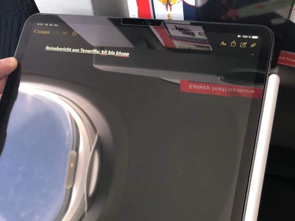 iPad Pro auf Reisen im Test: Ersetzt das Tablet einen Laptop? 7 Ich kann besonders im Flugzeug sehr kreativ arbeiten – und das iPad Pro ist das ideale Gadget, um die Ideen festzuhalten. Foto: Sascha Tegtmeyer