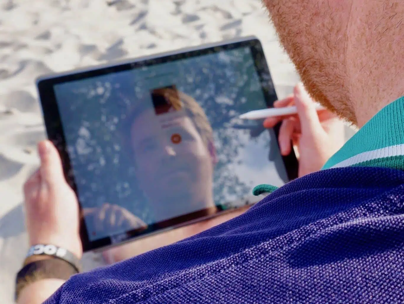 iPad Pro auf Reisen im Test: Ersetzt das Tablet einen Laptop? 6 iPad Pro auf Reisen im Test: Wenn einem am Strand die besten Ideen kommen, sollte man mit dem Aufschreiben nicht lange warten. Foto: Luisa Praetorius