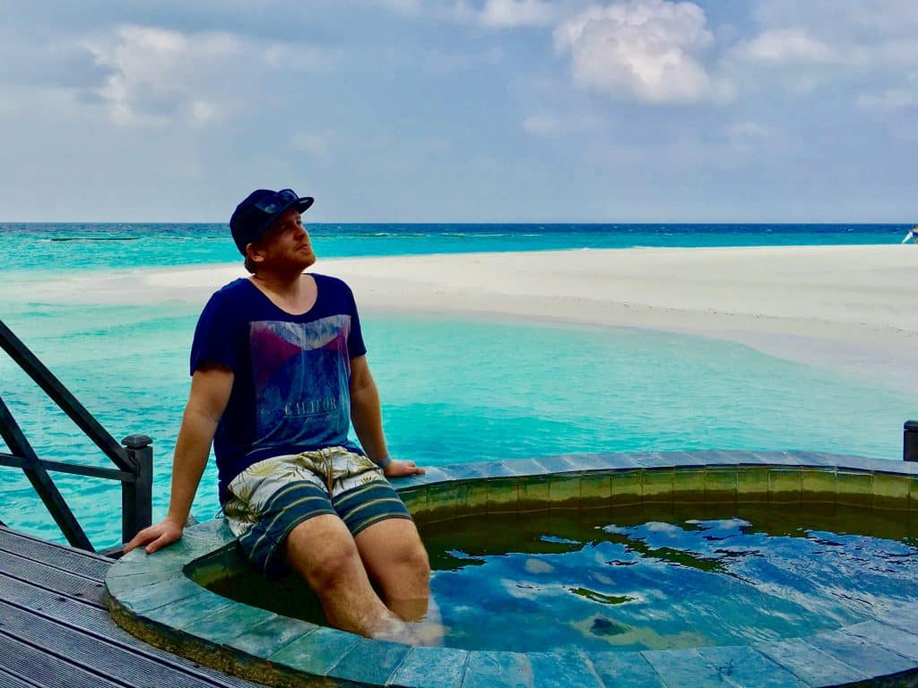 Blog Kooperationen durchführen und Blogger Relations erfolgreich lenken: Mit meinen Tipps und Erfahrungen helfe ich Unternehmen, Blogger:innen und Influencer:innen bei der Gestaltung erfolgreicher Kampagnen. Im Bild: Sascha Tegtmeyer bei einer Blogger-Pressereise auf den Malediven.