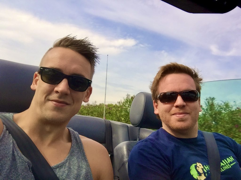 Mit dem Cabrio über die Insel düsen macht besonders gute Laune. 