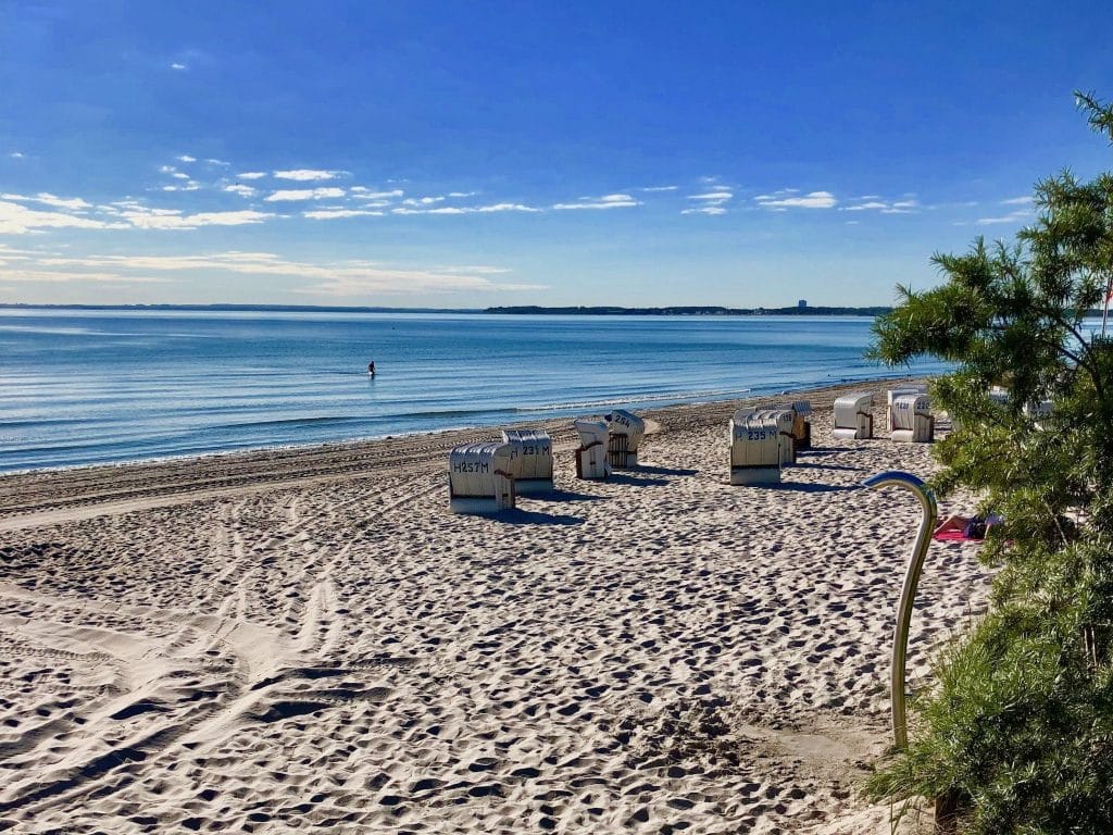 Auch in Deutschland können Urlauber einen herrlichen Strandurlaub verbringen. Die Küsten der Nordsee und Ostsee stehen den beliebten Reisezielen am Mittelmeer in nichts nach. Foto: Sascha Tegtmeyer