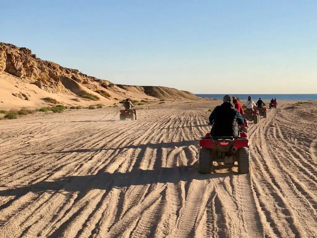 Reisebericht Ägypten: Mit dem Quad geht es von Sharm El Sheikh aus ab in die Wüste Sinai. Foto: Sascha Tegtmeyer 