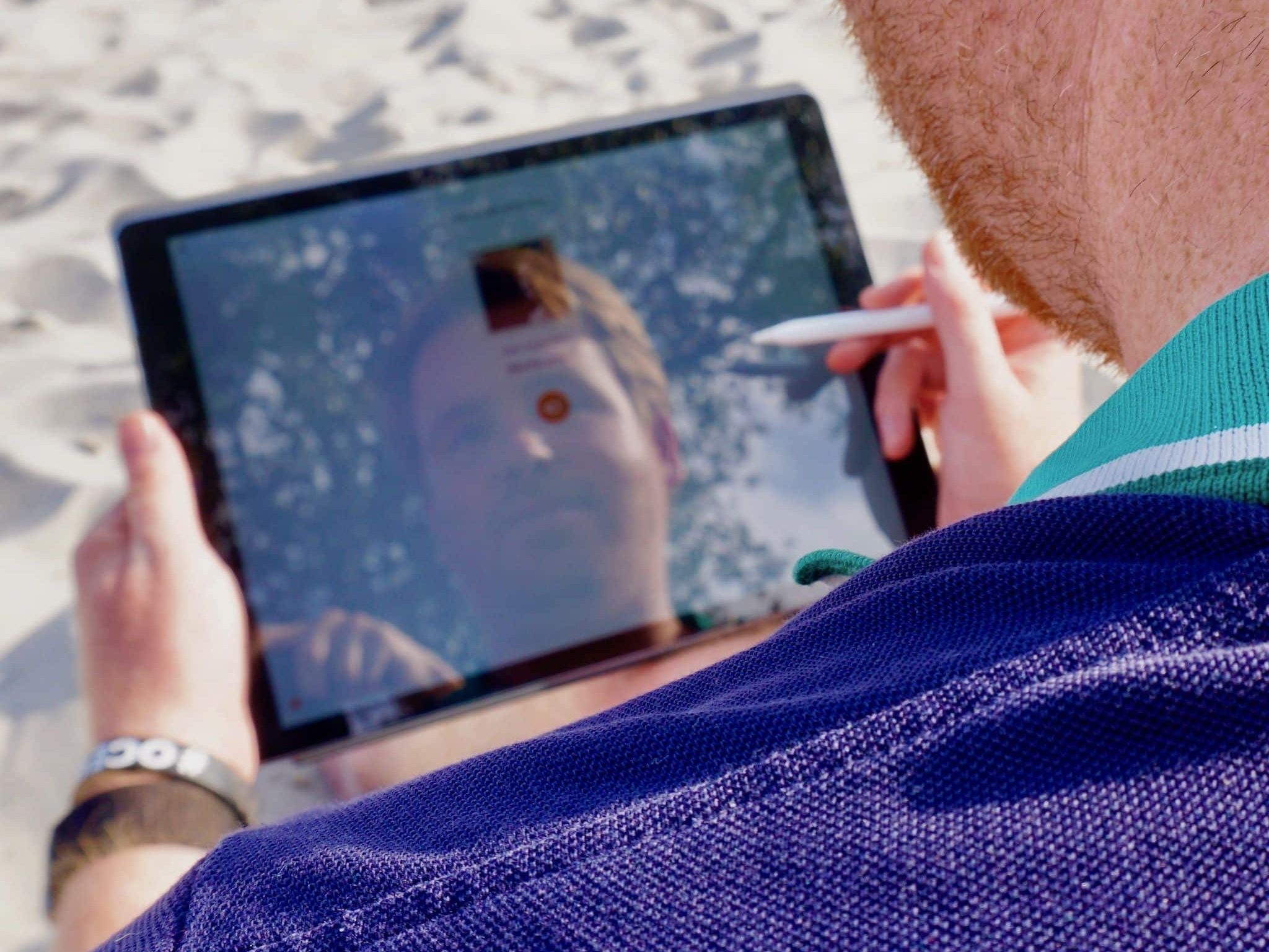 Schnell Sprachen lernen mit Babbel – Grundwortschatz für jeden Urlaub Eines der wichtigsten Kriterien bei der Auswahl einer Sprachlern-App ist die Benutzerfreundlichkeit. Nur wenn die App einfach und intuitiv zu bedienen ist, bleibt man motiviert. Unsere Erfahrungen mit Babbel haben gezeigt, dass die App sehr benutzerfreundlich ist. Gleich nach der Anmeldung kannst du aus einer großen Auswahl an Sprachen wählen und dich Schritt für Schritt durch die verschiedenen Lektionen arbeiten. Dabei kannst du selbst entscheiden, welche Themen du bearbeiten möchtest und auch die Lerngeschwindigkeit lässt sich individuell anpassen.
