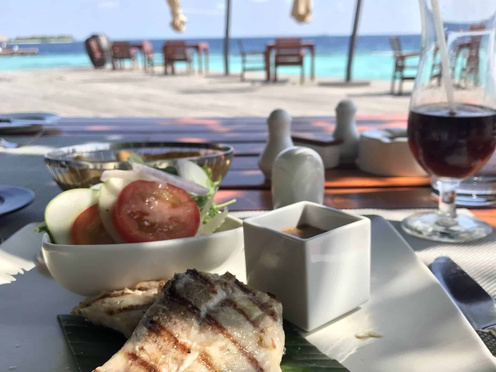 Beim Essen kann man sich auf Coco Bodu Hithi nach Strich und Faden verwöhnen lassen. Foto: Sascha Tegtmeyer