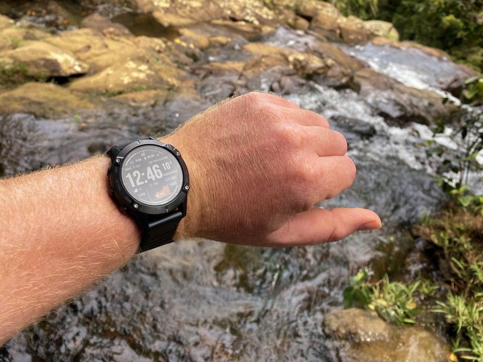 Die Garmin fenix 6 Pro bietet zahlreiche Funktionen, die den Träger bei allen Outdoor-Aktivitäten unterstützen. Wir haben die Garmin fenix 6 auf der Insel Mauritius beim Wandern im Dschungel getestet. Foto: Sascha Tegtmeyer 