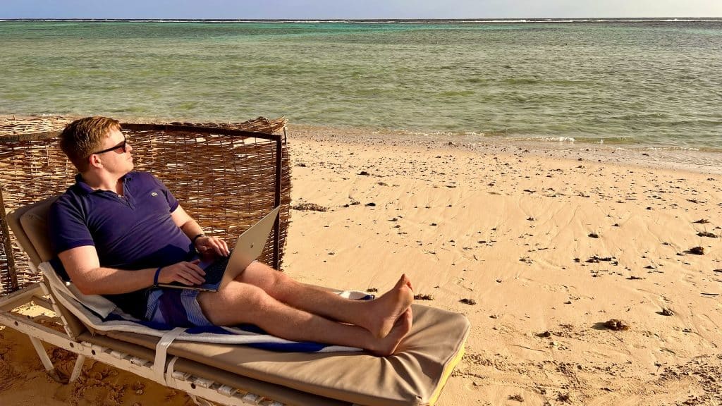 Ich liebe das Schreiben und das Reisen – deshalb war für mich schon früh klar, wohin meine Reise im Berufsleben geht. Sascha Tegtmeyer – Reiseblogger, Journalist, Autor