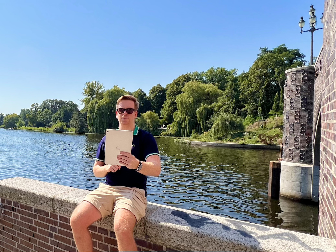 iPad iPhone reisen iPad Air Test Erfahrungen Ich habe das iPad Air 5 ausführlich getestet. Mein Ergebnis: Das Tablet ist für die meisten Nutzer:innen die beste Wahl. 