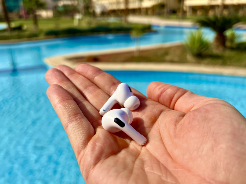 Die AirPods Pro 2 eignen sich besonders gut für aktive Menschen und sind ideale Outdoor-Kopfhörer. Foto: Sascha Tegtmeyer AirPods Pro 2 Test Erfahrungen Testbericht Reise Urlaub Alltag Sport