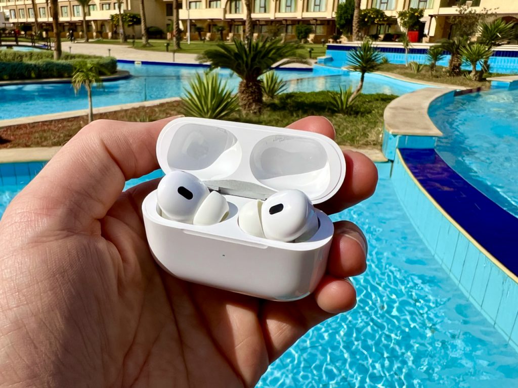AirPods Pro 2 Test – Die kleinen In-Ears sind eine gelungene Weiterentwicklung des Vorgängermodells. AirPods Pro 2 Test Erfahrungen Testbericht Reise Urlaub Alltag Sport