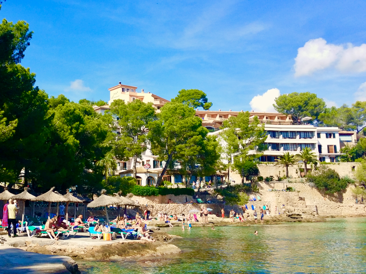 Hotel Cala Fornells (Mallorca) – ein ehrlicher Erfahrungsbericht aus über 30 Jahren 1 Schon seit meiner Kindheit habe ich hier immer wieder Urlaub gemacht: das Hotel Cala Fornells in der Nähe von Paguera. Foto: Sascha Tegtmeyer