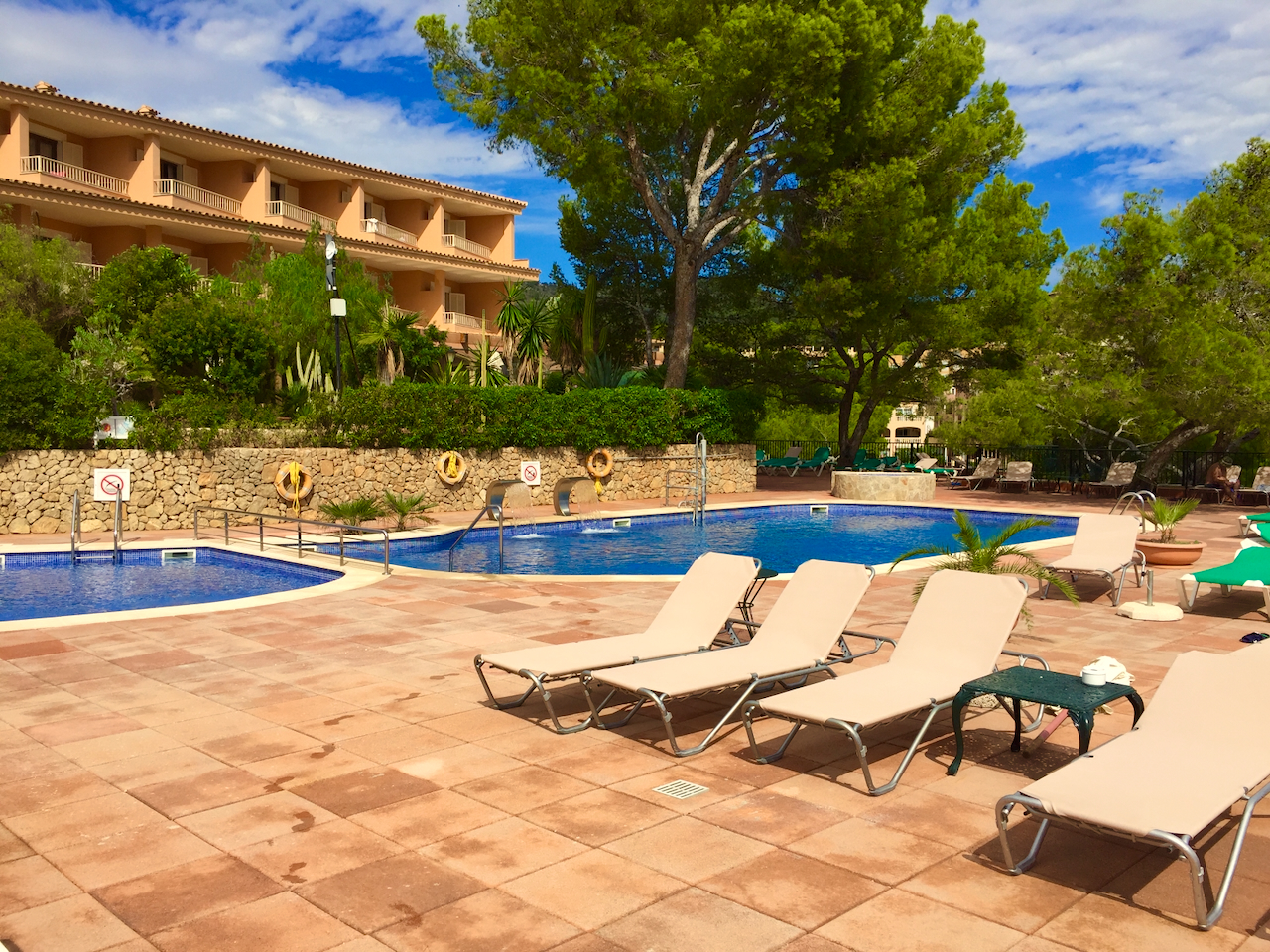 Als Kind habe ich gefühlt ganze Tage in diesem Pool verbracht. Er ist für mich der Inbegriff eines Hotelpools. Foto: Sascha Tegtmeyer