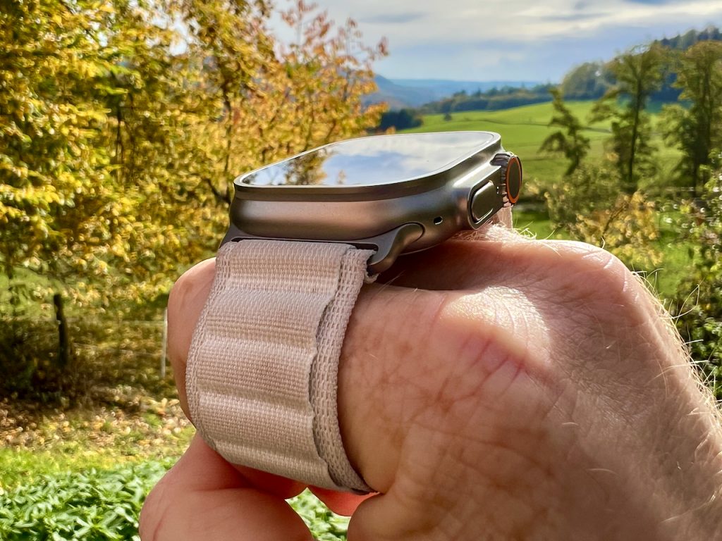 Alles in allem bin ich mit meiner Apple Watch Ultra sehr zufrieden. Die Uhr ist sehr hochwertig und bietet eine Menge Funktionen, die besonders für Sportler:innen interessant sind. 