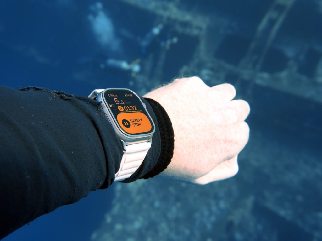 Ich empfand den Sicherheitsstopp mit der Apple Watch als sehr angenehm – da die Smartwatch beim Countdown auch die Sekunden anzeigt. Einige Tauchcomputer zeigen nur die Minuten an. Foto: Sascha Tegtmeyer Apple Watch Ultra Tauchen Test & Erfahrungen