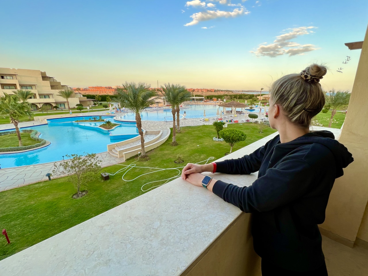 Die meisten Zimmer im Mövenpick Resort Soma Bay haben Pool-Blick mit seitlichem Meerblick oder Bergblick. Lediglich die Suiten haben direkten Meerblick. Foto: Sascha Tegtmeyer Mövenpick Resort Soma Bay Erfahrungen Bewertungen Erfahrungsbericht Reisebericht