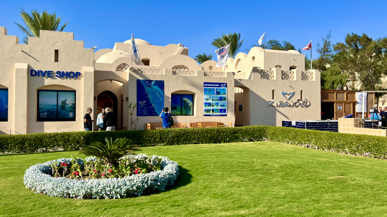 Einige Tauchaktivitäten der Scuba World Divers finden gemeinsam mit der Flagship-Basis in Makadi Bay statt. Foto: Sascha Tegtmeyer Scuba World Divers Soma Bay Tauchen Soma Bay Erfahrungen ErfahrungsberichtIMG_5911