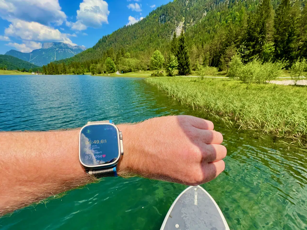 Apple Watch beim Surfen und SUP: Erfahrungen, Setup und Sicherheit 1 Apple Watch Ultra zeigt Trainingsdaten beim SUP auf dem Pillersee