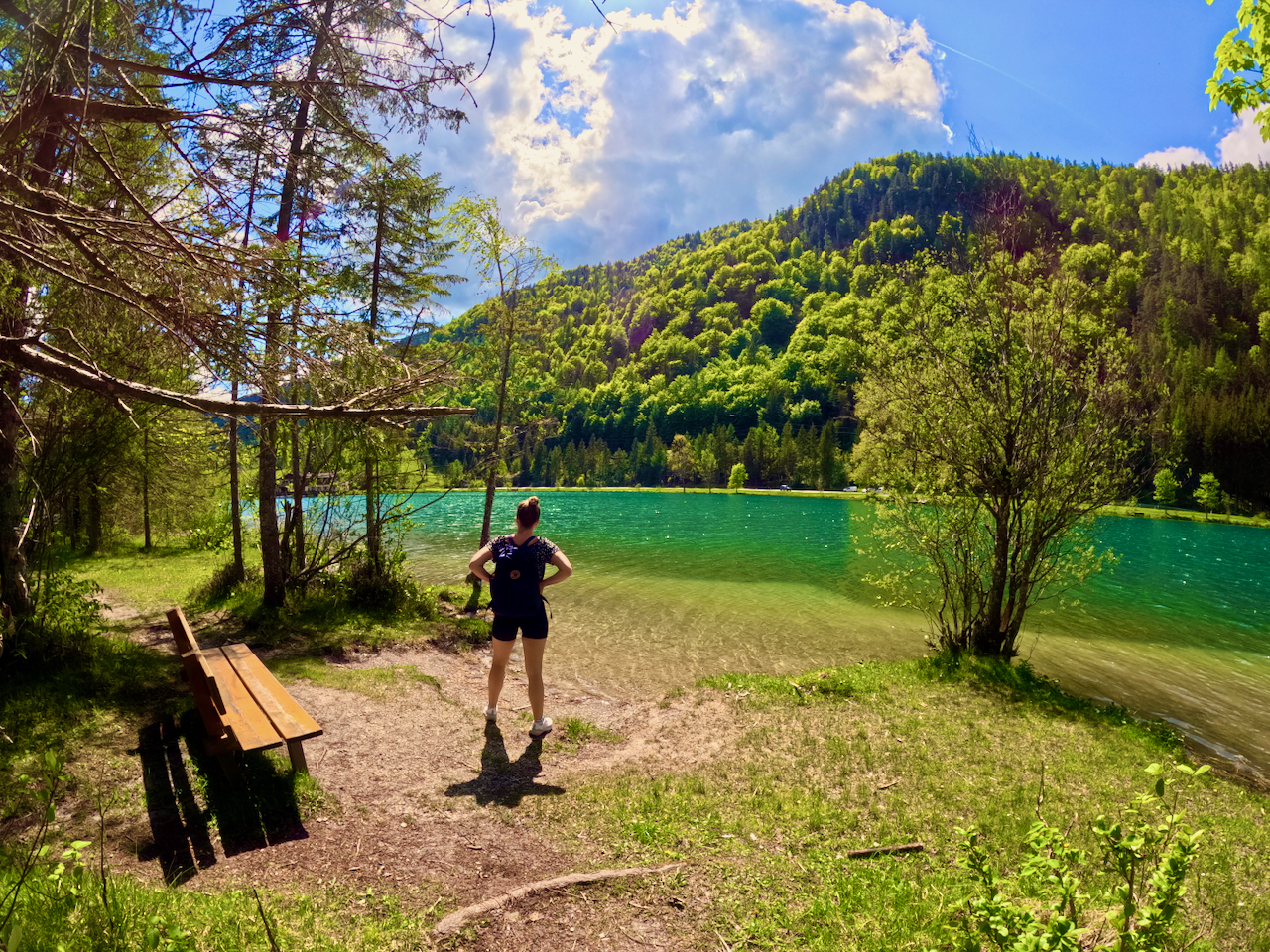 Das PillerseeTal in Tirol ist einer dieser Orte, die dich sofort in ihren Bann ziehen – mit einer Mischung aus alpinem Abenteuer, familiärer Gemütlichkeit und einem Hauch von Luxus, der nie aufdringlich wirkt. Ich habe das Tal in den Sommermonaten intensiv erkundet, und ohne viel Vorplanung ergab sich eine Reise voller Abwechslung: 