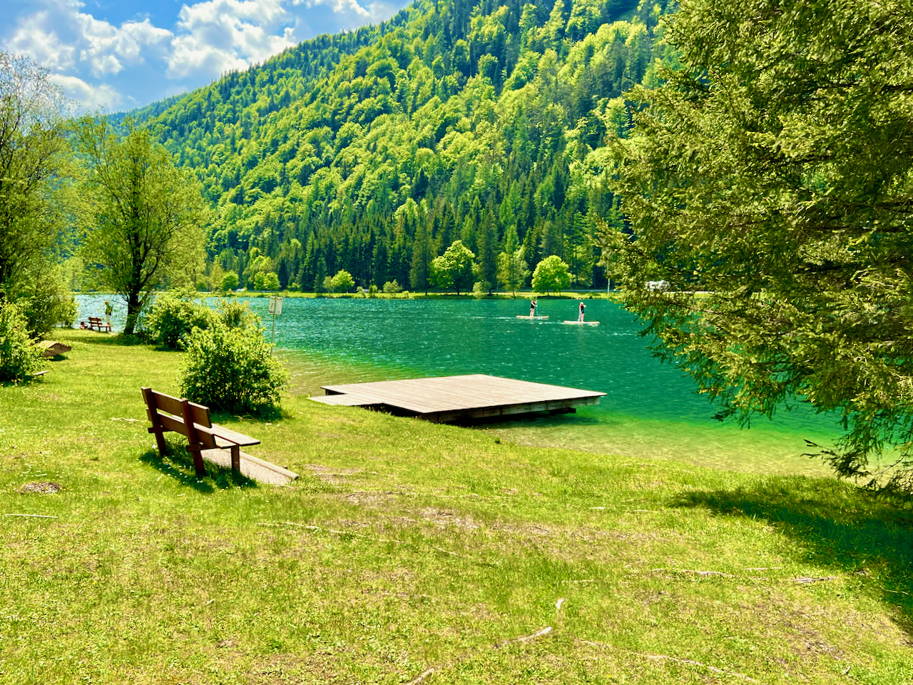 Auf dem Steg ist noch ein Platz frei – vielleicht ist er dein Wohlfühlort im Sommer am Pillersee? Reisebericht Fieberbrunn Pillerseetal Erfahrungen Tipps Sehenswürdigkeiten Aktivitäten