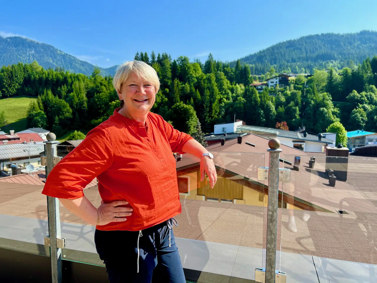 Reise-Interviews – Menschen, Meer & Perspektiven 4 Marion Pichler in der Berglandschaft des PillerseeTals