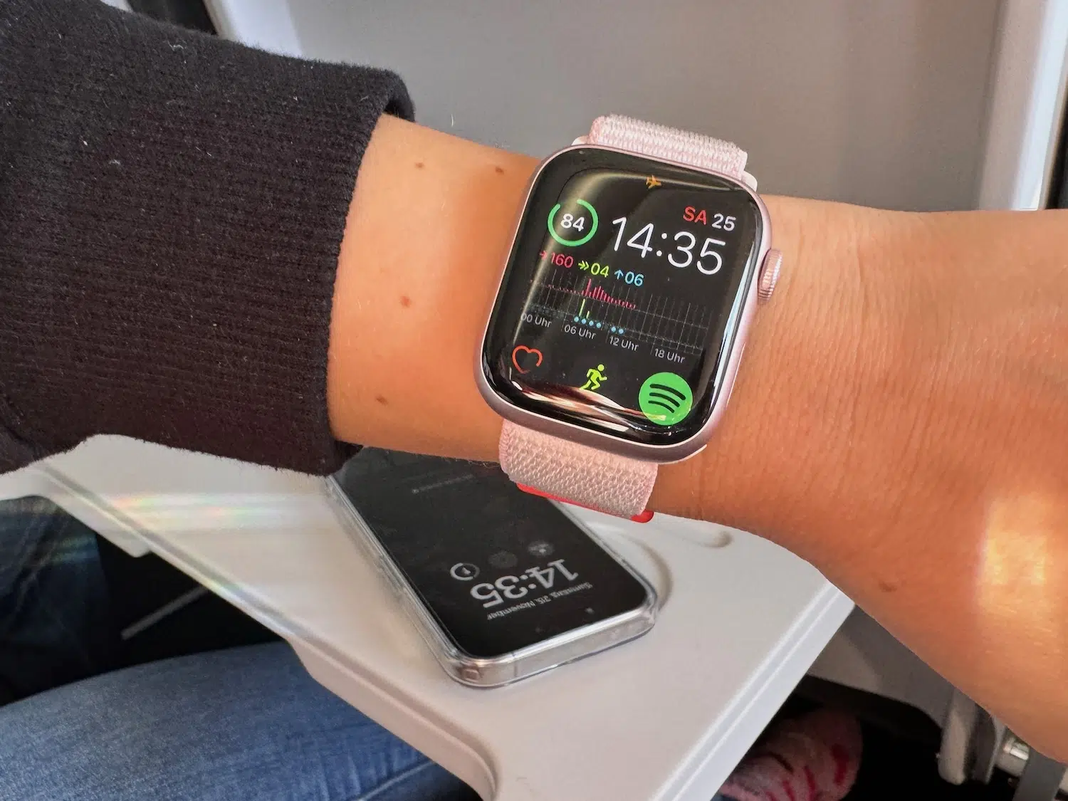 Apple Watch Series 9 Test & Erfahrungen – auf Reisen ein Fitness-Buddy? 1 Das helle Display fällt auch – selbst bei starker Sonneneinstrahlung und hellen Umgebungen ist die Smartwatch sehr gut ablesbar. Foto: Sascha Tegtmeyer