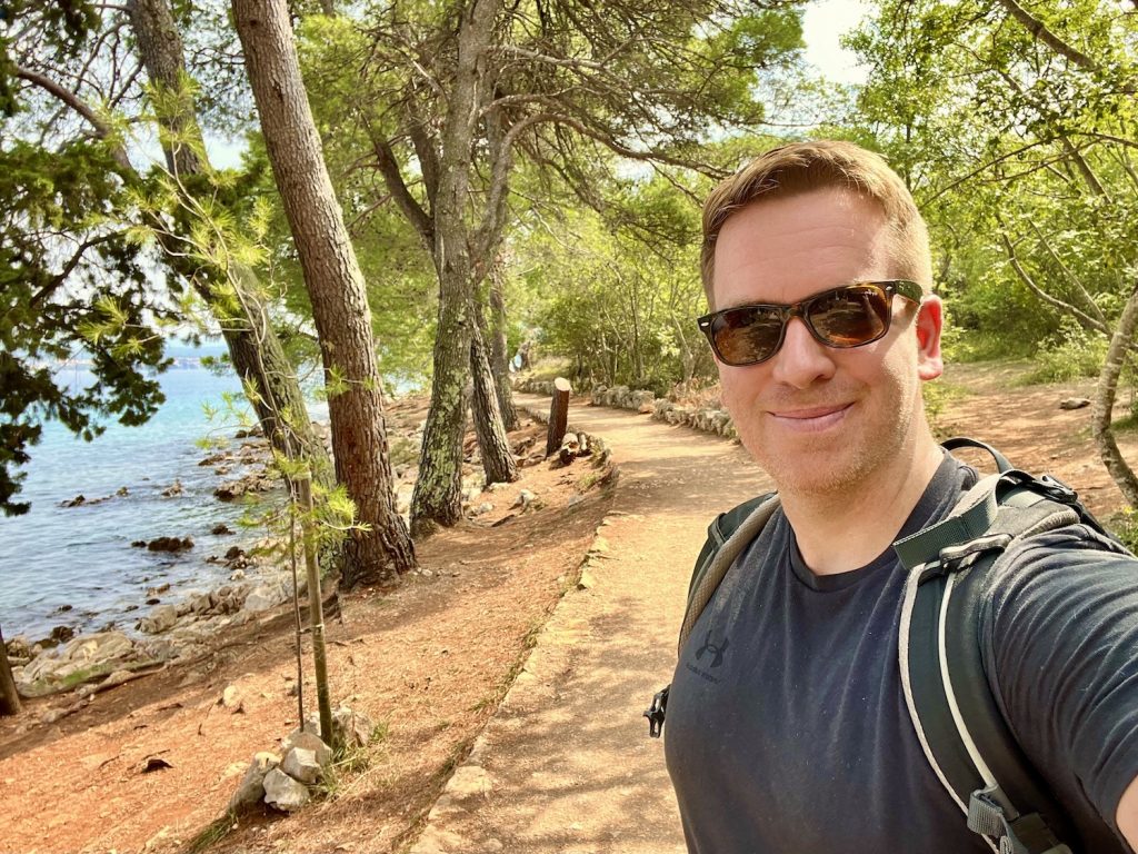 Wanderlust – wie mir die Reiselust das Wandern beibrachte 1 Meer und Wanderweg - eine der schönsten Kombinationen, die es für mich gibt. Foto: Sascha Tegtmeyer