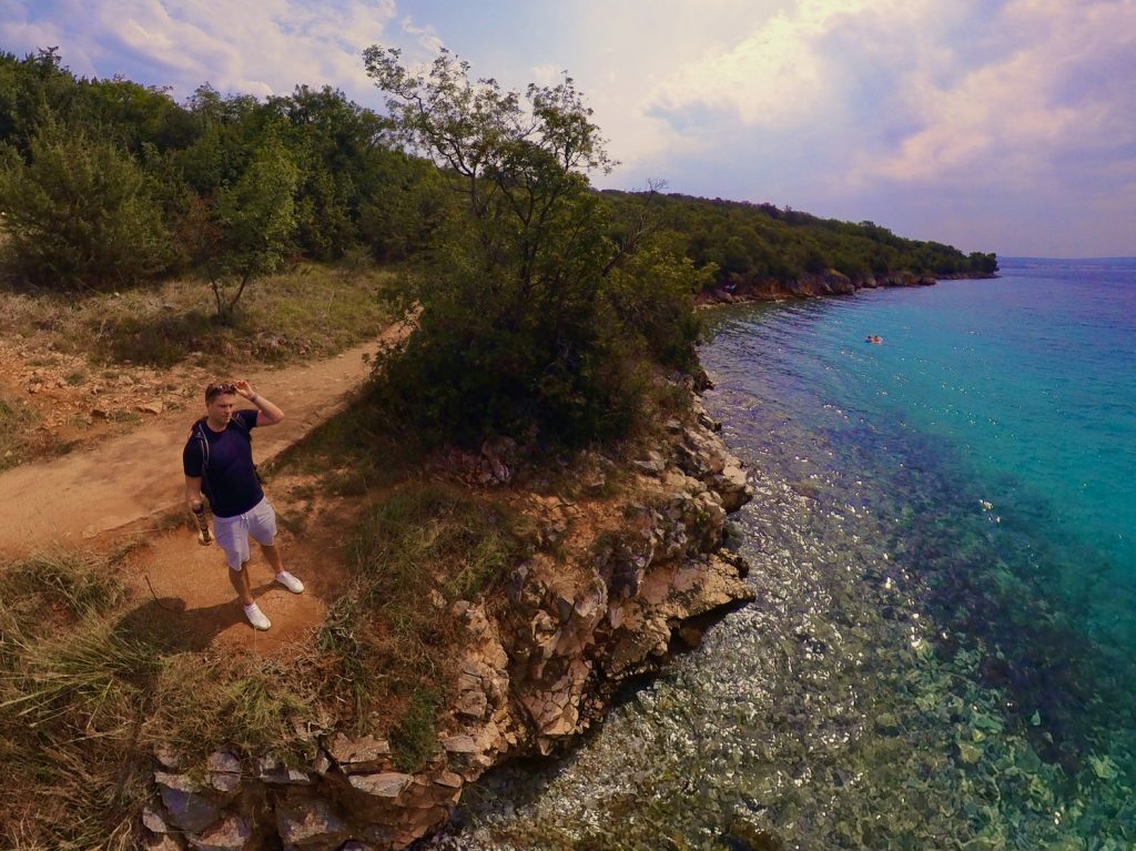In der Nebensaison kannst du sonnige und warme Reiseziele ganz wunderbar entdecken und hast viel Platz für dich, wie hier in Kroatien. Foto: Sascha Tegtmeyer