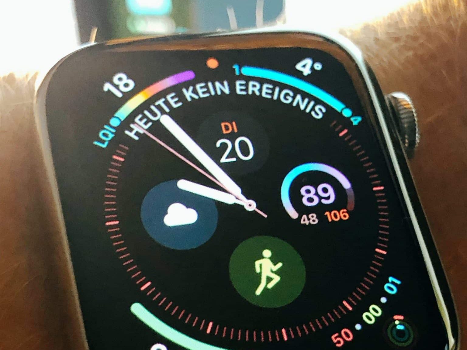 Der Apple Watch Series 4 Infograph: extrem gut strukturiert mit allen wichtigen Informationen, die Ihr benötigt. Foto: Sascha Tegtmeyer