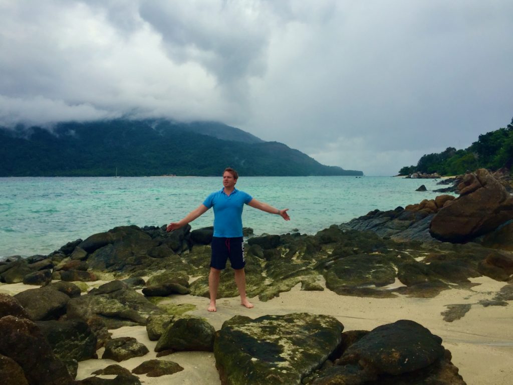 Regenzeit in Thailand: Nebensaison kann auch gründlich nach hinten losgehen, zum Beispiel, wenn es für Tage oder gar Wochen pausenlos regnet. 
