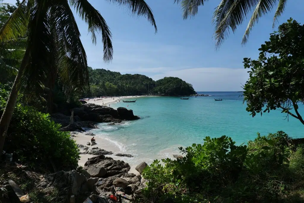 Schönste Strände auf Phuket: Welcher Strand passt zu dir? 13 Kleine Bucht am Freedom Beach auf Phuket