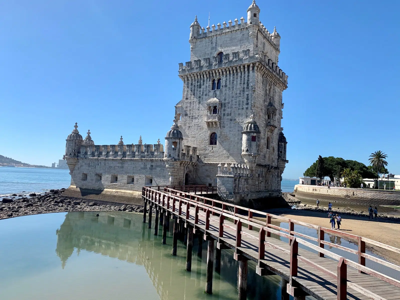 Lissabon in 3 Tagen: Route mit Luft zum Schauen 7 Torre de Belém am Ufer des Tejo in Lissabon