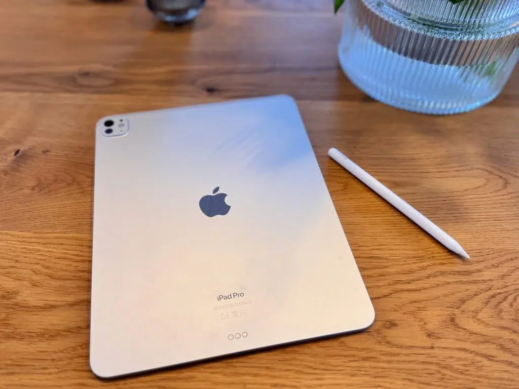 iPad Pro 13 Zoll M4 im Test: leichtes Reisegerät oder teurer Umweg? 10 iPad Pro 13 Zoll mit schlankem Aluminiumgehäuse