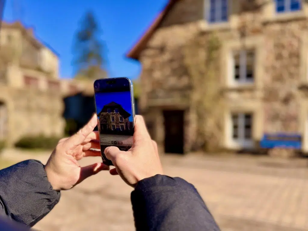 Arbeiten und reisen mit Apple: das kleinste Setup, das wirklich trägt 1 iPhone 16 Pro Max als Reisekamera am Meer