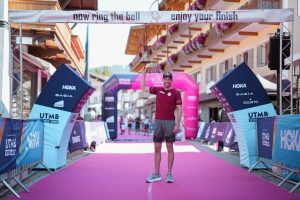 Auf dem Bild sieht man Dominik Landertinger, wie er am CAT100 Lauf teilgenommen hat. Dominik Landertinger ist einer der erfolgreichsten Biathleten, Weltmeister und mehrfacher Olympiamedaillengewinner. Und nun ist der gebürtige Hochfilzener auch Botschafter des PillerseeTals, einer unserer absoluten Lieblings-Urlaubsregionen in den Alpen. Grund genug, um nachzufragen, wie der Ausnahmesportler seine Heimatregion sieht. Wir haben mit Dominik Landertinger im Interview gesprochen.