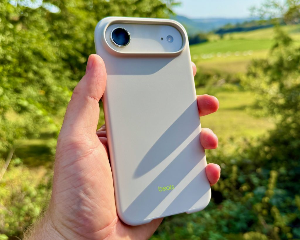 Cases für das iPhone Air gibt es Im wahrsten Sinne des Wortes in Hülle und Fülle: Bemerkenswert sind die Beats-Hüllen. Foto: Sascha Tegtmeyer