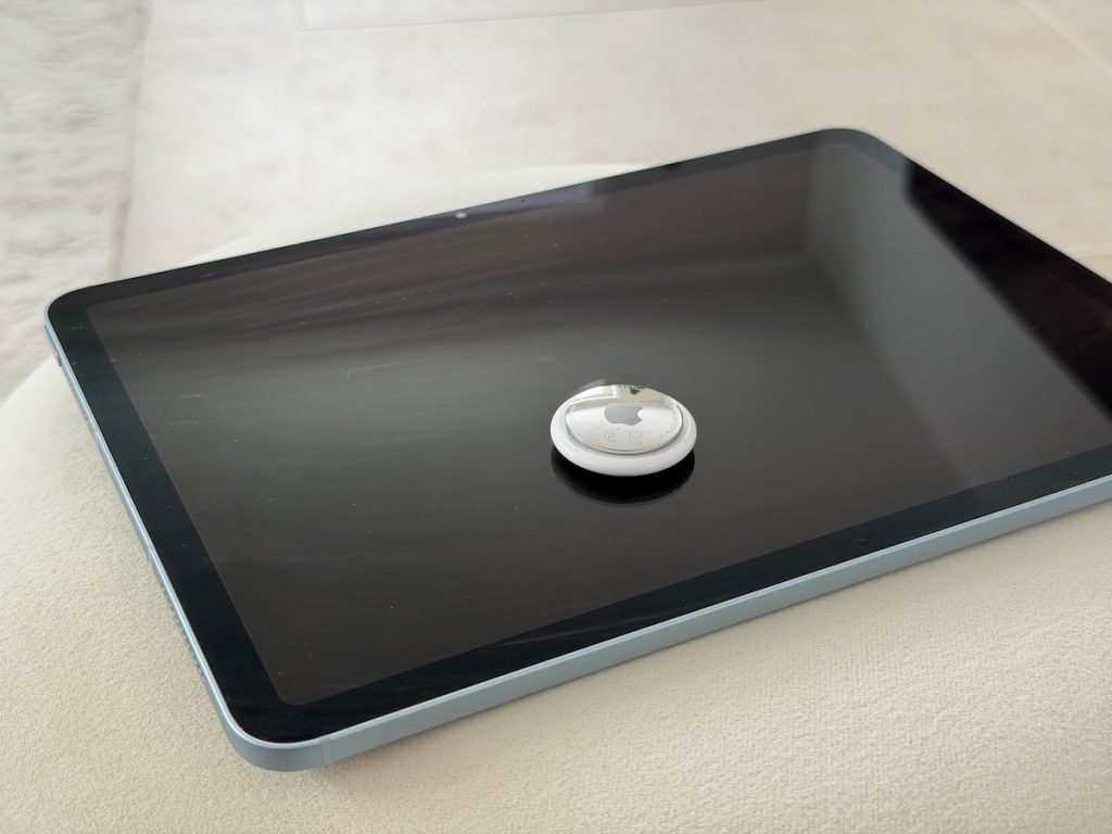 Apple AirTag 2 im Test – ein Retter für Reisende? 16 Denkbar einfach – du musst den unverbundenen, neuen AirTag nur in die Nähe eines iPhones oder iPads bringen und kannst ihn innerhalb von Sekunden einrichten. Foto: Sascha Tegtmeyer Apple AirTags 2 Testbericht